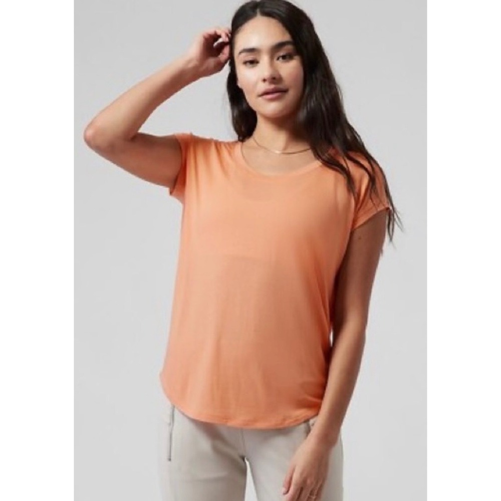 Athleta Cloudlight Stratus Tee II Peach Size Medium Workout Athletic Yoga Gym